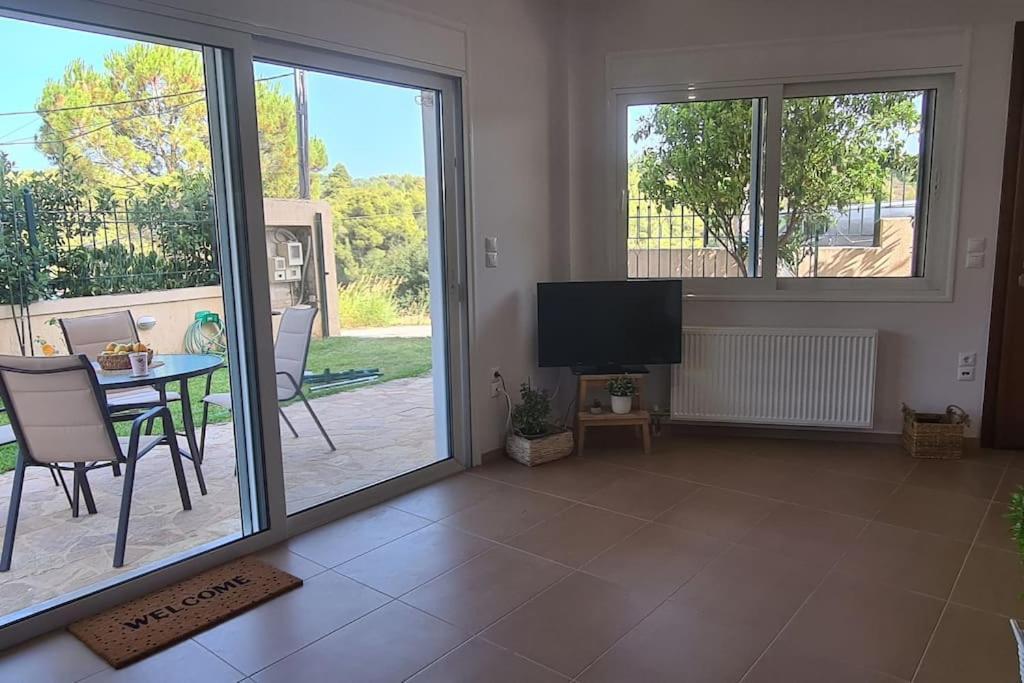 Holiday home Philoxenia Oropos / Just Moments From The Sea *