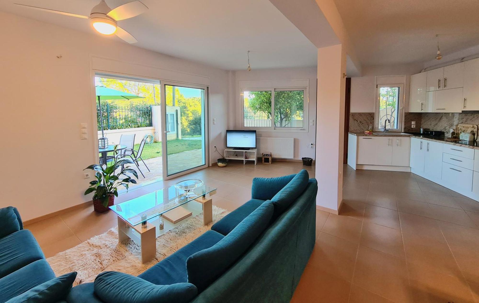 Holiday home Philoxenia Oropos / Just Moments From The Sea